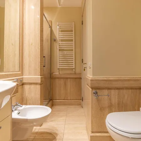 Konukevi The Train Bari