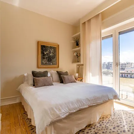 The Train בית הארחה