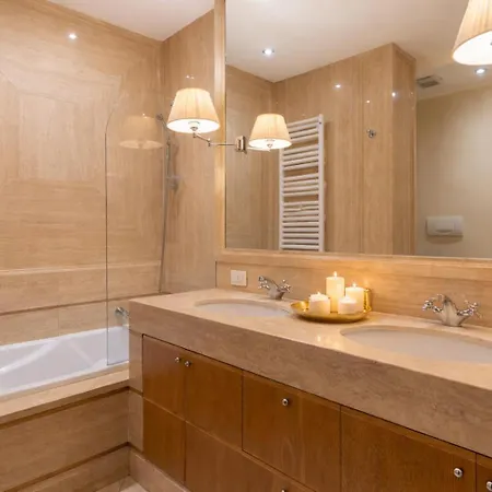 The Train בית הארחה