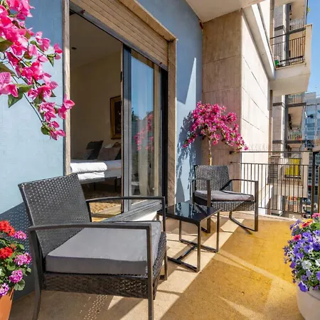 The Train בית הארחה